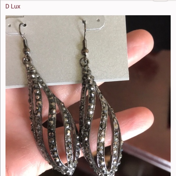 Beautiful blinged out dangle earrings - Picture 4 of 4